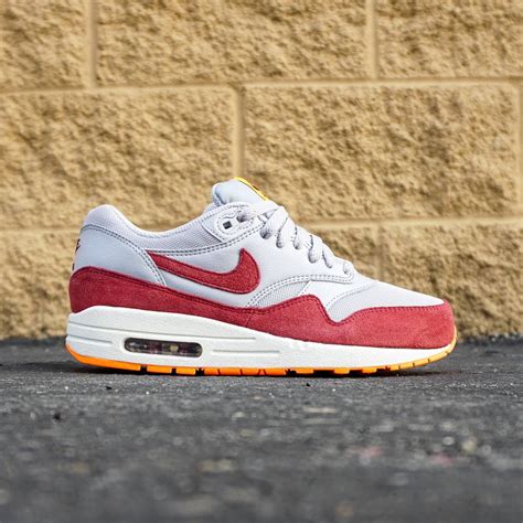 Women's Air Max 1 Shoes (16) 